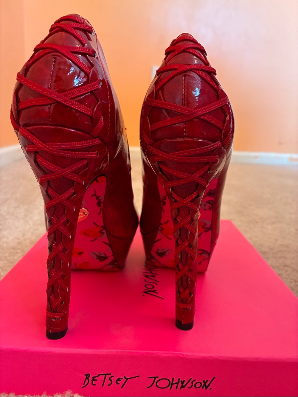 Betsy Johnson red Dita platform corset pumps s7 almost new worn 1x 👠👠 - Picture 5 of 11